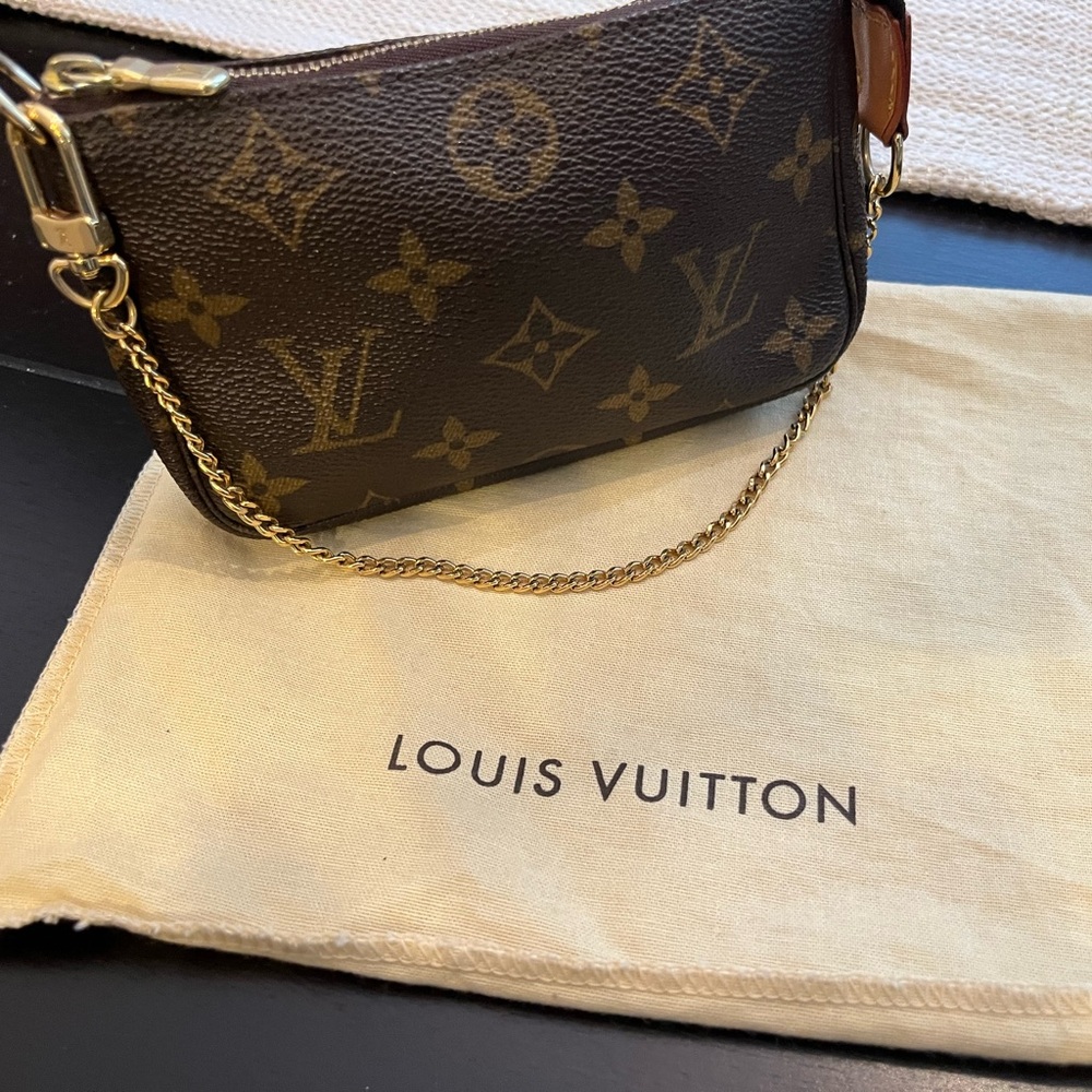 Louis Vuitton mini pochette accessories